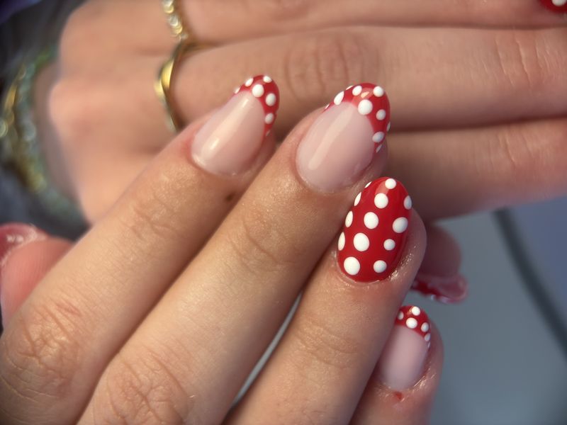French rouge à pois