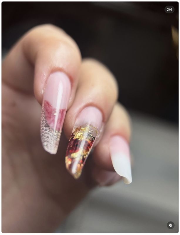 Feuilles d'or & marble rose